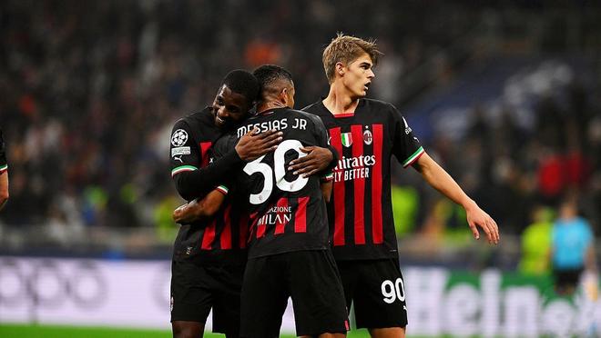 媒体人：王钰栋签欧洲经纪公司有足协的推动，只给了短期授权（媒体人称足协推动王钰栋与欧洲经纪公司签约，仅给予短期授权）